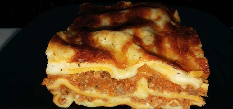 Lasagna cu sos bolognese și bechamel